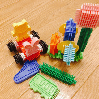 ブロックや乗り物などいろいろの画像