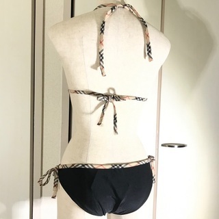 Burberry バーバリーロンドン 黒ノバチェック水着 ビキニの画像