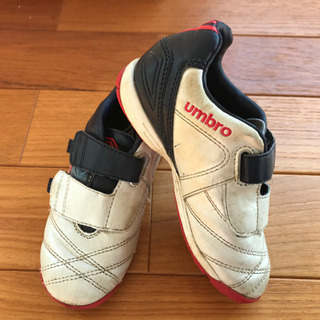 umbro サッカーシューズ16cm 中古