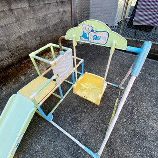 子供　ジャングルジム