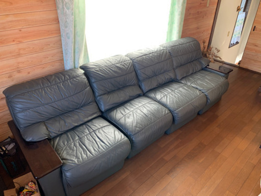 商談中！　本物の革ソファー　4脚。応接間に　来客用に　しっかりしてます