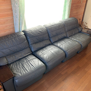 商談中！　本物の革ソファー　4脚。応接間に　来客用に　しっかりしてます