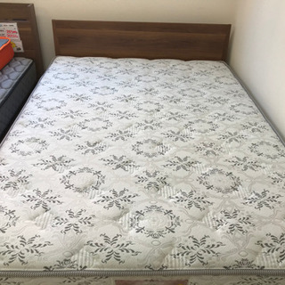 【リサイクルサービス八光　田上店　配達・設置OK】ダブルベッド・マットレスおまけ付の画像