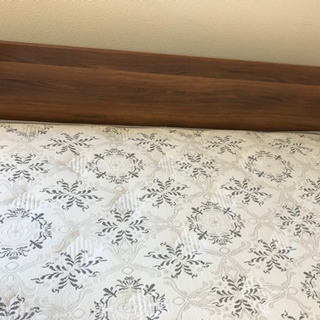 【リサイクルサービス八光　田上店　配達・設置OK】ダブルベッド・マットレスおまけ付の画像