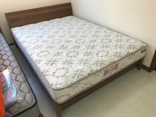 【リサイクルサービス八光　田上店　配達・設置OK】ダブルベッド・マットレスおまけ付