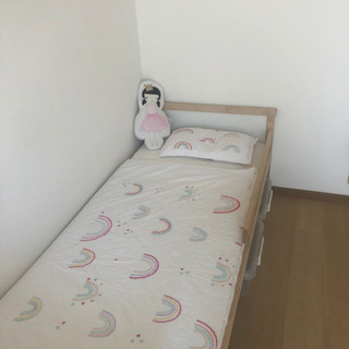 イケア／IKEA singlar ベッドフレームとマットレスセットの画像