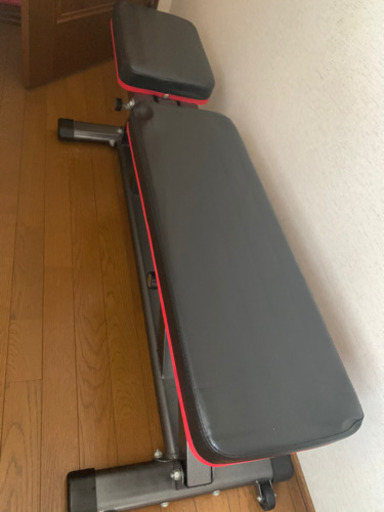 トレーニングようのベンチとバーベルです。