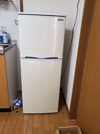 冷蔵庫です。1人暮らしで使ってたサイズです。