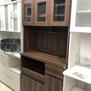 GM142　食器棚　茶色　木製　調味料立て付　木目調　ブラウン　キッチンボード　キッチン収納　キッチン　収納　棚　完成品　引き出し　食器棚オシャレ　おしゃれ　レンジ台　スライド棚　1人暮らし　２人暮らし　リサイクルショップ　ケイラック朝霞田島店　朝霞　志木　和光　新座　入間　富士見　ふじみ野　さいたま市　練馬　板橋　東久留米　三芳　戸田　蕨　所沢　川口　清瀬