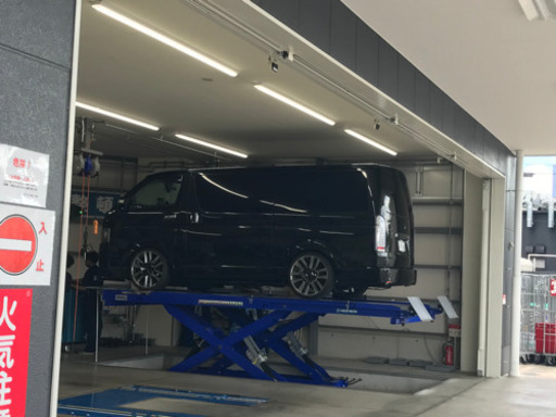 ハイエース用 20インチ タイヤセットLEXUS・トヨタ純正風チタングロスカラー