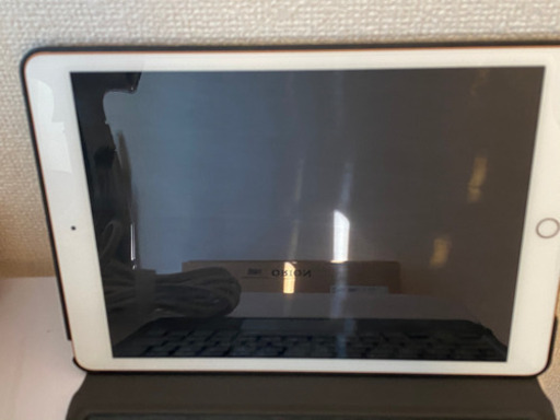 最終値下げ！ iPad 第7世代 キーボードケース付き