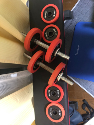 ダンベル×2とベンチ【問い合わせ多数につき、入札式にいたします。10/24まで。】