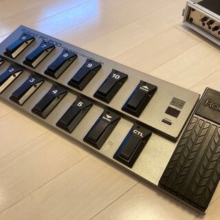 Rolandギタープリアンプ/プロセッサーGP-100　1Uラック・フットコントローラーFC-200付きの画像