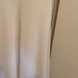 美しく光るロングドレスの画像