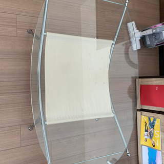 ガラステーブルの画像