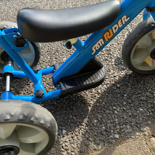 かじ取り棒付き　三輪車の画像