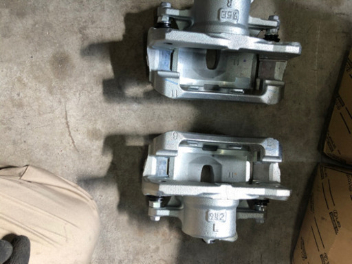 70系ヴォクシー　フロントブレーキキャリパーASSY