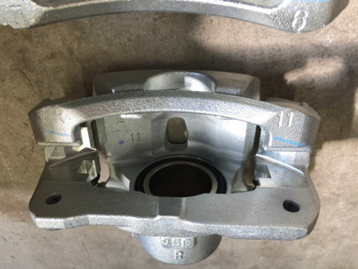 70系ヴォクシー　フロントブレーキキャリパーASSY