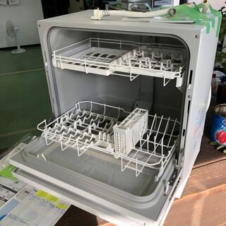 再値下げしました！！11/26　（定価￥70,000～）　パナソニックNP-TH1-W　食器洗い乾燥機（食洗機）（食洗器）　タイプ：卓上据え置き型　説明書あり　2018年5月購入品の画像