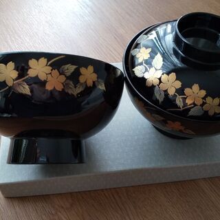 お椀（蓋付き、細工あり）　2客の画像