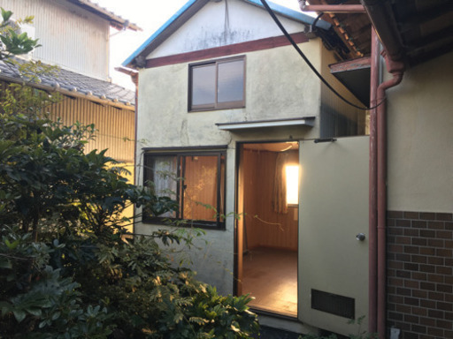 プレハブ？はなれ？ロゴハウス？物置？