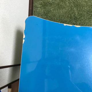 ブルーのテーブルの画像