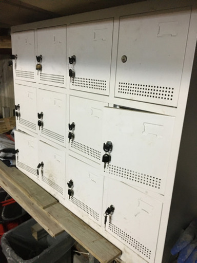 靴入れ鍵付きロッカー