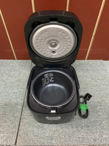 中古 アイリスオーヤマ ジャー炊飯器 RC-MA30AZ-B 2018年製
