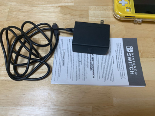 ニンテンドーSwitchLight YELLOW 美品