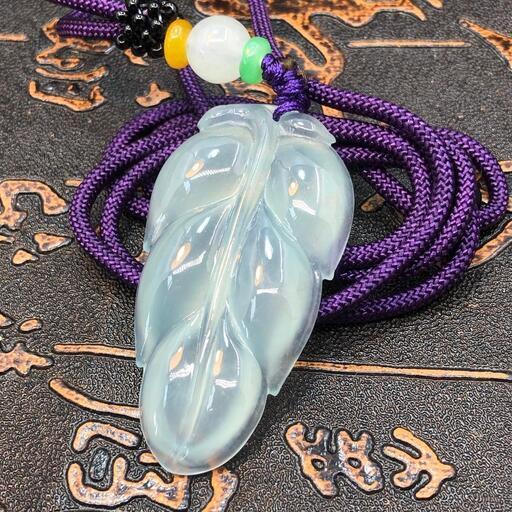 ネックレス 葉っぱ 本翡翠 氷ヒスイ 透明色 光沢感 誕生日プレゼント 本物保証