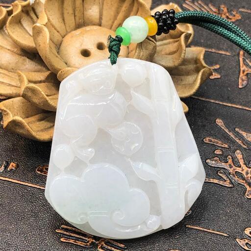 ネックレス 猿 本翡翠 氷ヒスイ 緑色 誕生日プレゼント 申年 天然石 本物保証