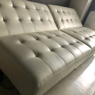 【お譲りする方が決まりました】レザー ソファーベッドの画像