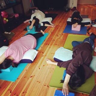 ヨガ教室   AZ YOGA  初心者からシニア、マタニティヨガもの画像