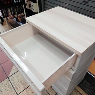 衣類収納ケース（チェスト）の画像
