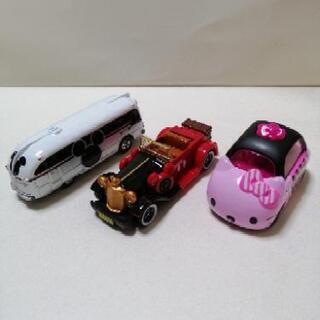トミカと玩具