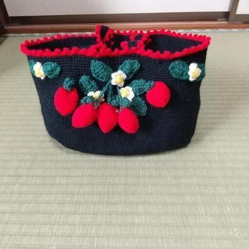 ニットの苺手作りバッグ。新品。