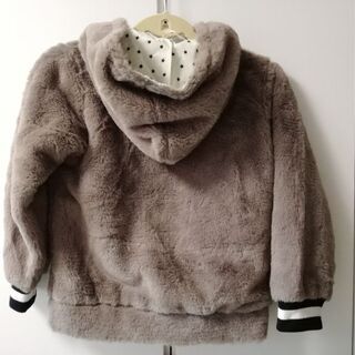 【新品　未使用　タグ付き】　裏地付きジャケット　上着　ふわふわ　モコモコ　サイズ120　定価3542円の画像