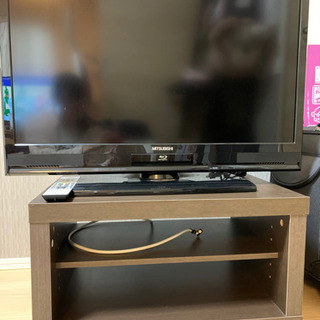 三菱液晶テレビとテレビ台のセットです。