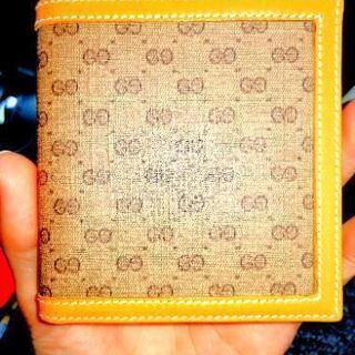 GUCCI２つ折り財布　ほぼ未使用