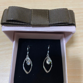 新品未使用☆シルバー　ジルコニア　ピアス