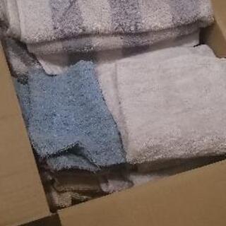 【無料差し上げます】シングル　ニトリ掛け布団、毛布、その他　中古タオル類の画像