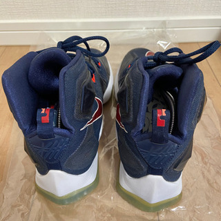 バスケットボールシューズ/レブロン 13の画像