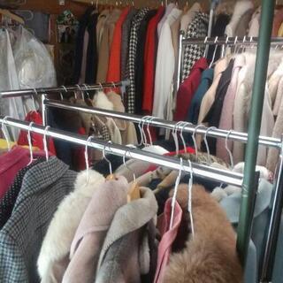 女子古着　在庫一掃セール　1着2千円　5着以上で全部1500円 - リサイクルショップ