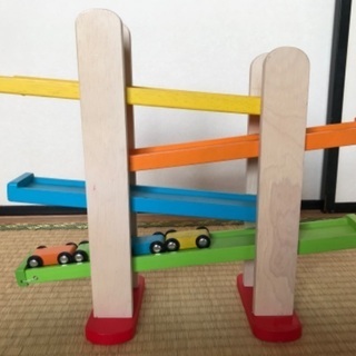 木のおもちゃ　スロープ　車の画像
