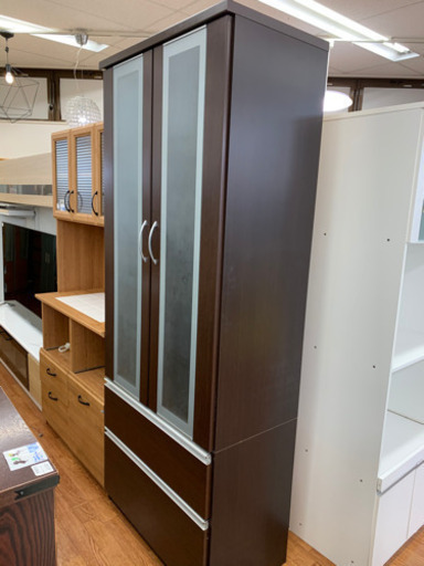 大きい＆収納し放題！ダークブラウンの食器棚です♪