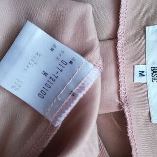 ナチュラルビューティーベーシック　スモークピンク　ブラウス　Mの画像