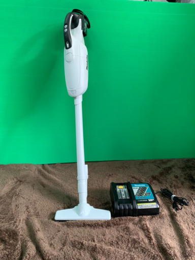 （中古）MAKITA　マキタ　充電式クリーナー　モデルCL182FD