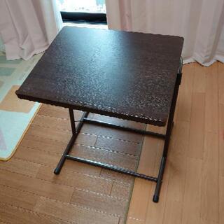 折りたたみ式テーブルの画像
