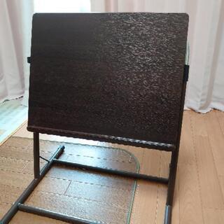 折りたたみ式テーブルの画像