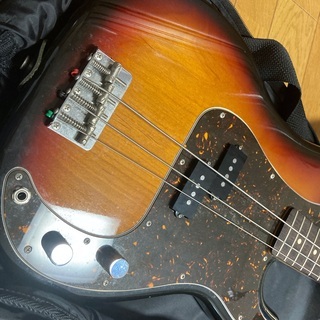 エレキベース（実家の押し入れに眠ってたぜ！）の画像